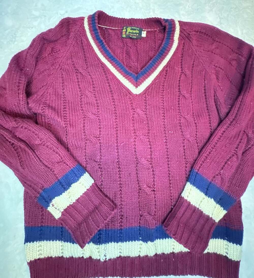 Darwin V-Neck Sweater Size M Maroon Cable Knit Virgin Wool